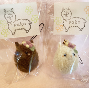 ALPACA・PACAオリジナルグッズ】ハリーとラバンの原毛使用 アルパカストラップ - アルパカパカ | バルーンショップ ALPACA・PACA